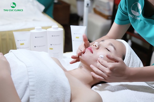 Chăm sóc da mặt cơ bản giúp da sạch sâu hoàn hảo.