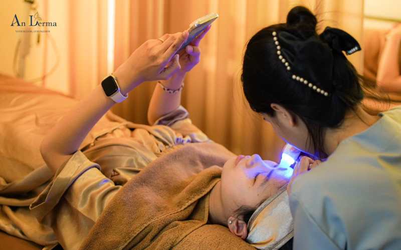 dieu-tri-mun-viem-an-duoi-da-tai-an-derma-spa